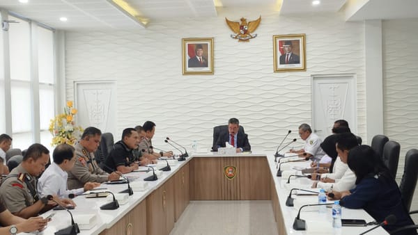 Gubernur Maluku bentuk tim terpadu. Gunung Botak  harus tertib permanen,bukan sekedar