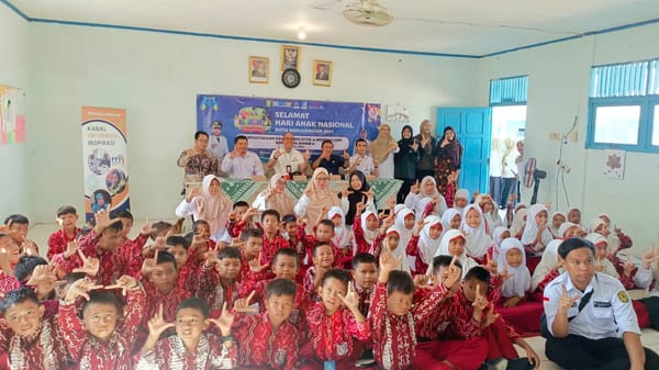 Dispersip Banjarmasin Rayakan HAN 2025 dengan Perpustakaan Keliling Kelotok di SD Pinggiran Sungai