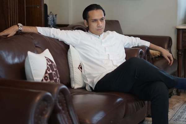 Hengkang Dari Dunia Hiburan Sebagai Penyanyi Adi Danardono Fokus Menjadi  Notaris