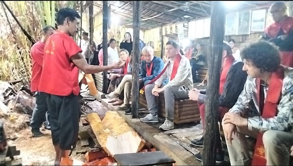 Parlemen Belanda Kunjungi Negeri Rutong dan Belajar Adat Istiadat