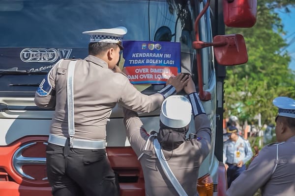 Operasi Gabungan Sosialisasi Kendaraan Over Loading dan Over Dimension di Area Black Spot Kab. Jember