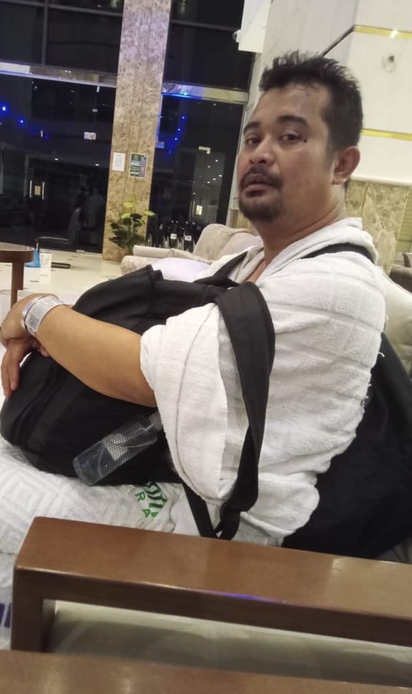 Cuaca Panas Tak ada Bus, Riki Jalan kaki 10 Km Muzdalifah - Mina