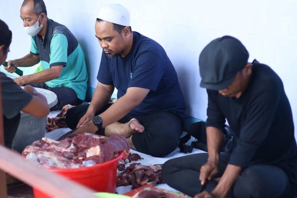UPK Sembelih Dua Sapi, Pererat Silaturahmi Civitas Akademika