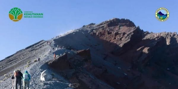 Jalur Pendakian Puncak Rinjani Sementara Ditutup.