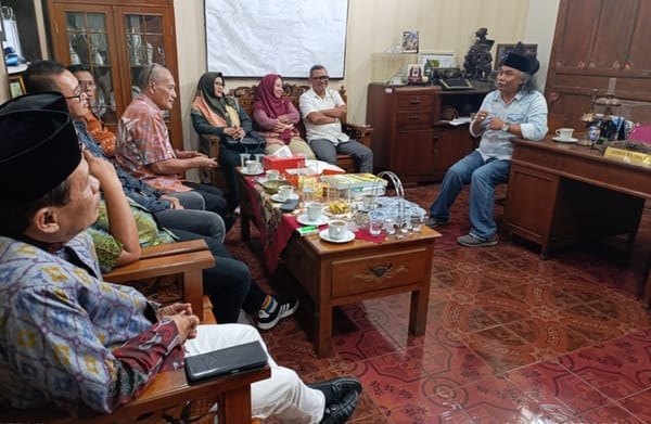 Komisi Satu DPRD Gresik Belajar ke Desa Tulungrejo, Terkesima dengan 80 Persen Anggaran untuk Pemberdayaan