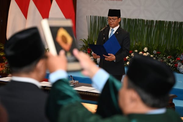 Menlu Sugiono Lantik Kepala dan Waka Perwakilan RI di Luar Negeri