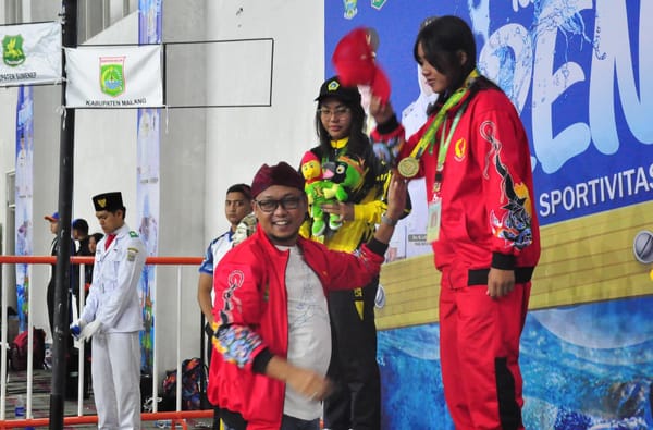 Ajeng Persembahkan Medali Emas Pertama Kabupaten Sumenep di Porprov Jatim IX