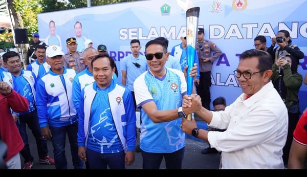 Wali Kota Batu Serahkan Obor Porprov IX Jatim ke Pemkot Malang, Tumbuhkan Semangat Kolaborasi Malang Raya