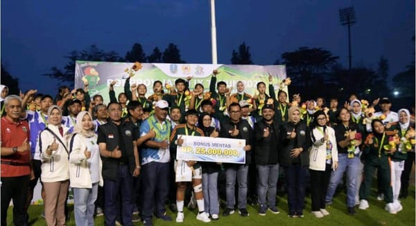 Kesebelasan putri Kota Batu menghancurkan ambisi Kota Malang dengan skor 2-1, sekaligus mengukir sejarah baru: meraih medali emas Porprov Jatim