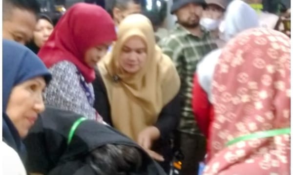 Senyum Ceria Anak Yatim dan Difabel Warnai Gramedia MOG, Dapat Voucher Belanja dari Gubernur Khofifah