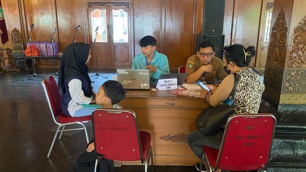 Helpdesk SPMB SD, SMP Di Solo, Dipenuhi Warga