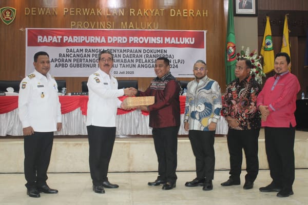 Gubernur Maluku Serahkan Ranperda LPj Pelaksanaan APBD TA 2024.
