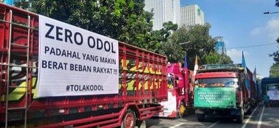 Demo Sopir Truk terkait ODOL Kawasan Medan Merdeka, Jakarta Pusat Macet Parah
