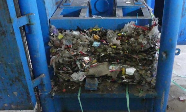 Pengelolaan Sampah Yang Buruk Dapat Menghambat Distribusi Air Kelahan Pertanian.