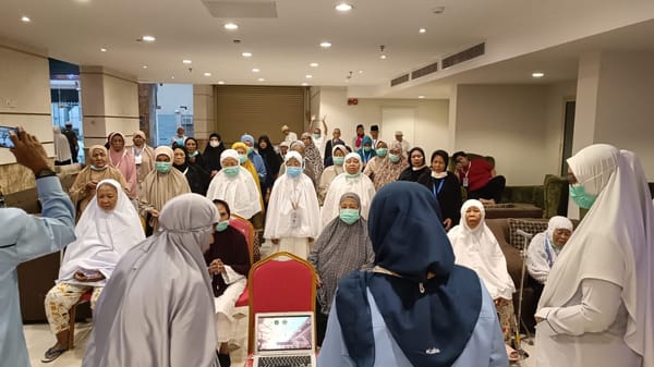 Cuaca Ekstrem Jamaah haji Kloter 10 JKG berharap khusyuk wukuf Arafah