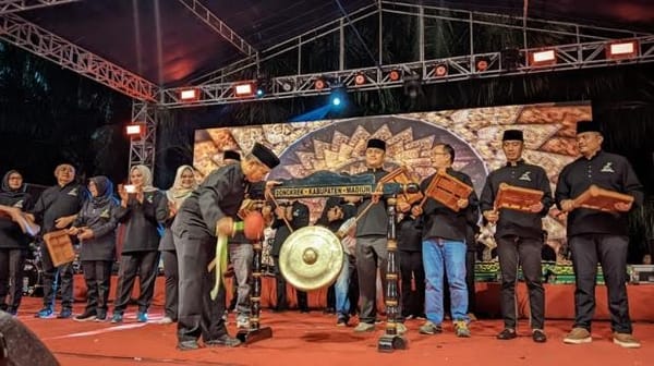 Sepasma di Alun-alun Reksogati Caruban Tampilkan Seni Budaya dan Aneka Produk UMKM