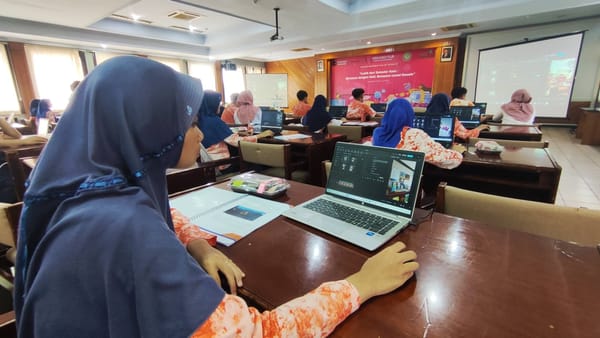 Menyalakan Asa di Sekolah Sunyi: Srikandi PLN Hadirkan Pelatihan Digital Bagi Siswa SLB Yakut