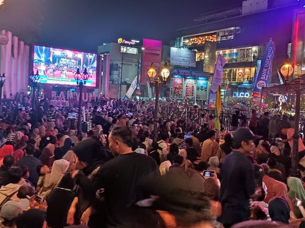Bunyi Musik Bambu Bikin Masyarakat Purwokerto Rela Berdesakkan