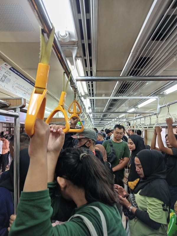 Tarif Rp 80 Transportasi Publik Berakhir Malam Ini,  Masih Ada Waktu Beberapa Jam untuk Merasakan Manfaatnya