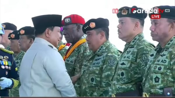 Presiden  Anugerahkan Jenderal Kehormatan Kepada Sejumlah  Purnawirawan TNI