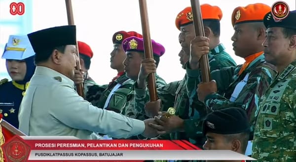 Presiden  Anugerahkan Jenderal Kehormatan Kepada Sejumlah  Purnawirawan TNI