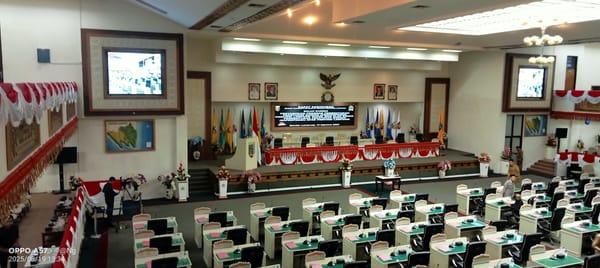 Rapat Paripurna DPRD Lampung Molor