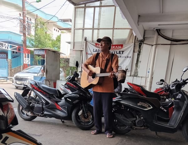 Pengamen : Lirik Lagu Surat Buat Wakil Rakyat, Bukti Anggota DPR Kebal Malu
