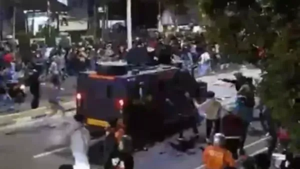 Markas Brimob Dikepung Ojol Imbas Driver Ojol Meninggal Terlindas Rantis