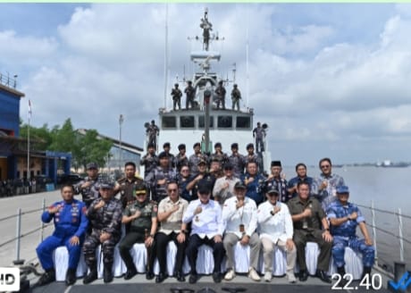 Ekspedisi Rupiah Berdaulat 2025 BI dan TNI AL Hadirkan Rupiah Berkualitas di Pulau Terluar Kalimantan Selatan