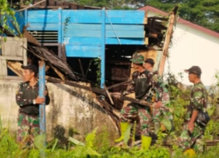 Kodim 1002/Hulu Sungai Tengah (HST) Kalsel - Laksanakan Kebersihan Lingkungan Komplek Beringin