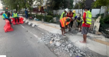 PAM Bandarmasih Sigap Perbaiki Kebocoran di Depan Duta Mall