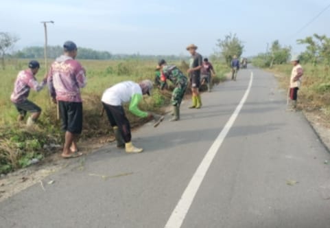 TNI dan Warga Rangas Kompak Gelar Karya Bakti Pembersihan Jalan