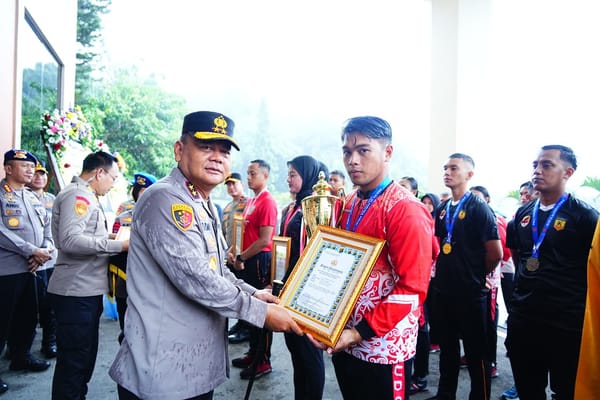 Polda Kaltim Rayakan HUT ke-68, Kapolda Beri Penghargaan Personel Berprestasi