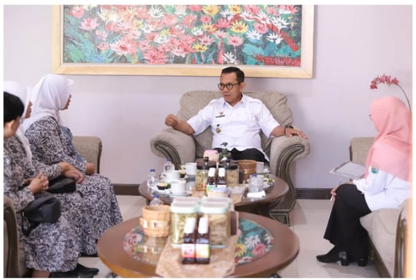 Wali Kota Batu Apresiasi Peran Bidan, Komitmen Tingkatkan Pelayanan Kesehatan Ibu dan Anak