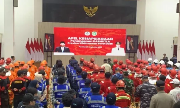 Menteri LHK Hanif Faisol Nurofiq Pimpin Apel Kesiapsiagaan Penanganan Karhutla di Kalbar