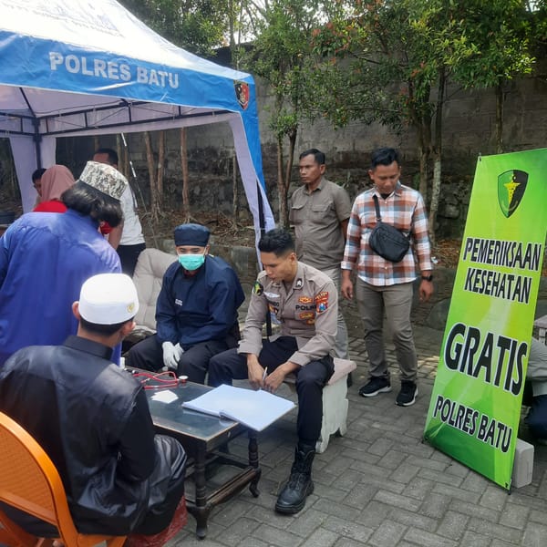 Tak Hanya Jaga Keamanan, Polres Batu Buktikan Peduli Rakyat dengan Beras Murah dan Cek Kesehatan Gratis