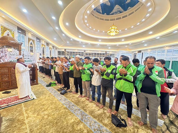 Komunitas Ojol Pontianak Gelar Sholat Ghaib untuk Alm. Affan Kurniawan