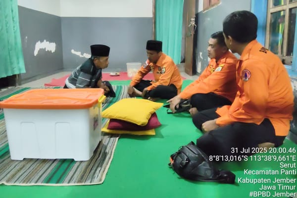 BPBD Jember Salurkan Bantuan Logistik Untuk Keluarga ABK Yang Hilang Di Laut Nusabarung