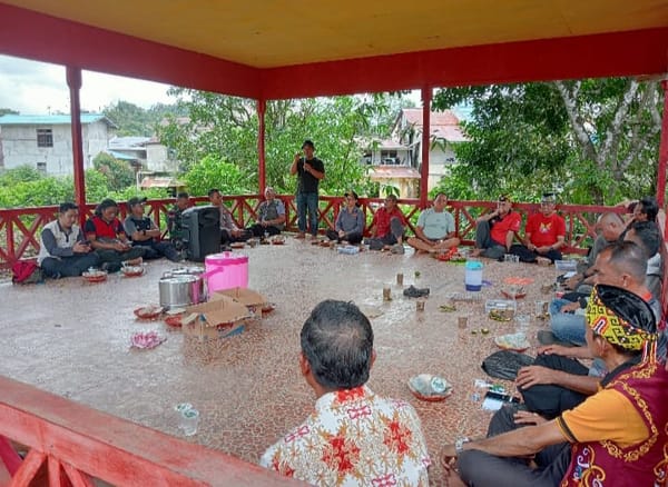 Masyarakat Menyuke Kabupaten Landak Menggelar Ritual Adat Memperingati HUT. RI ke 80 tahun 2025