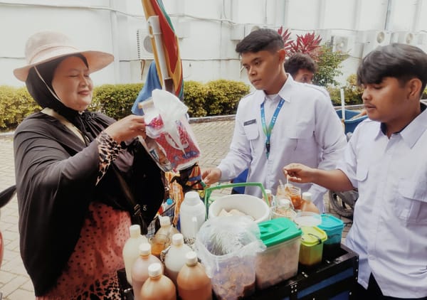 Mama Rendy, Penjual Jamu Keliling yang Setia Menjaga Tradisi