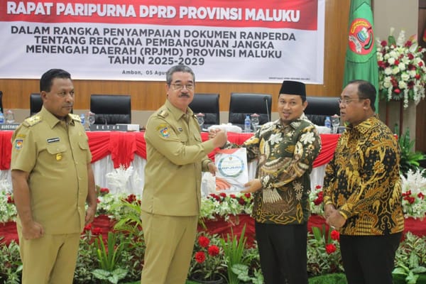 Gubernur Hendrik Lewerissa Serahkan Ranperda RPJMD Kepada DPRD Maluku