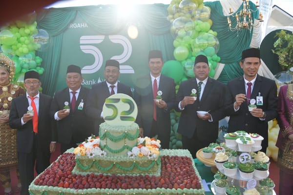 Pimpin Upacara HUT Bank Aceh ke-52, Plt Sekda Harap Jadi Bank Syariah Terbaik di Indonesia