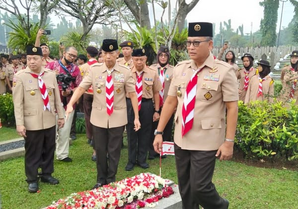 Lima Kwarcab Gerakan Pramuka DKI Jakarta Ziarah ke TMP Kalibata