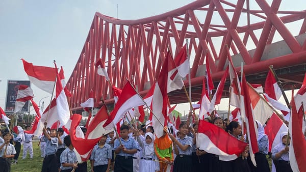 Yang Unik Di Solo : Pesta Bendera, Dibawah Jembatan