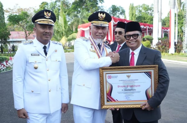 Momentum Peringatan HUT RI ke 80, Pemprov Sumbar Berikan Penghargaan kepada Tiga Orang Tokoh