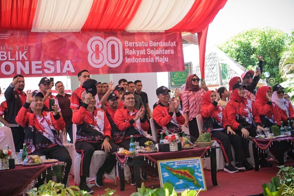 Wagub Aceh, Fadhlullah Sambut Peserta Pawai Budaya HUT ke-80 RI