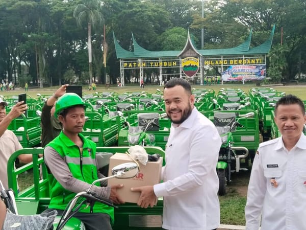 Perkuat Peran LPS, Pemko Padang Serahkan 178 Bentor Sampah