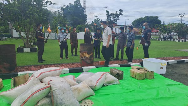 Kejari Bengkayang Musnahkan 30 Barang Bukti Perkara Inkrah