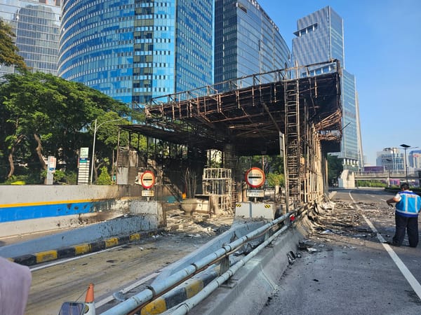 Tol Cawang-Tomang-Pluit Belum Normal Imbas Massa Unjuk Rasa Dengan Membakar Tujuh Gerbang Tol