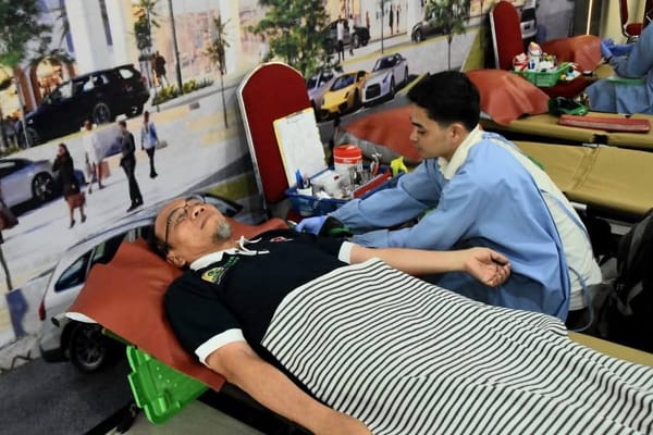 Kebutuhan Darah di Kota Padang 200 Kantong per hari, Wawako Maigus Nasir Ikut Donor Darah